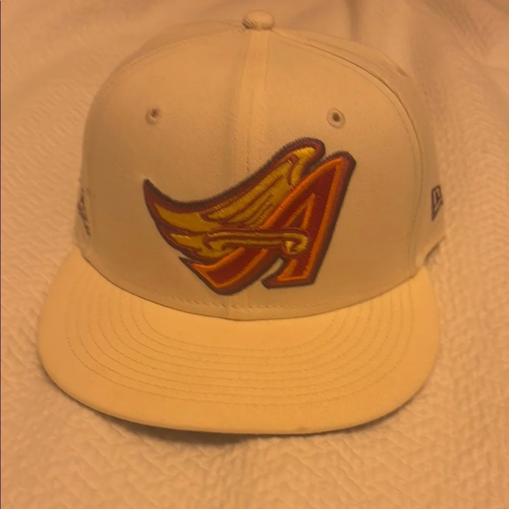 New Era White Fitted Cap with Embroidered Logo - Picture 2 of 7